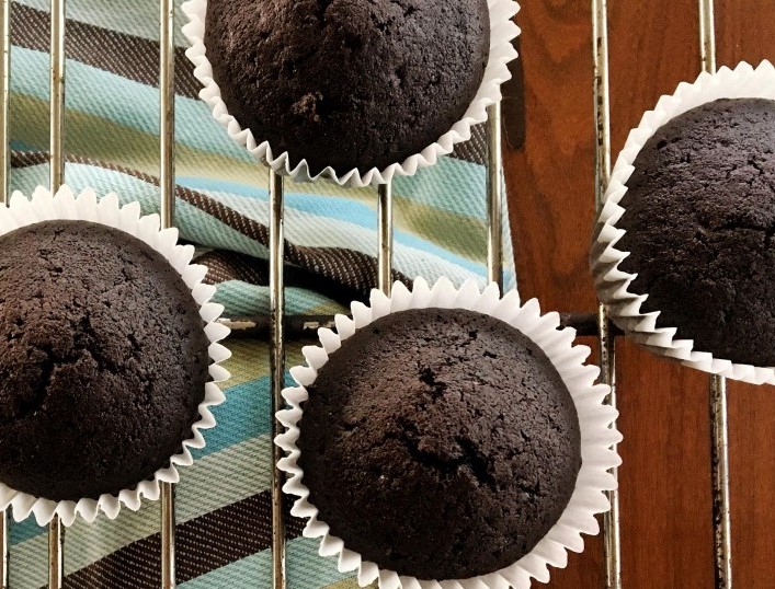 MUFFINS DE ALGARROBA Y DULCE DE ARANDANOS