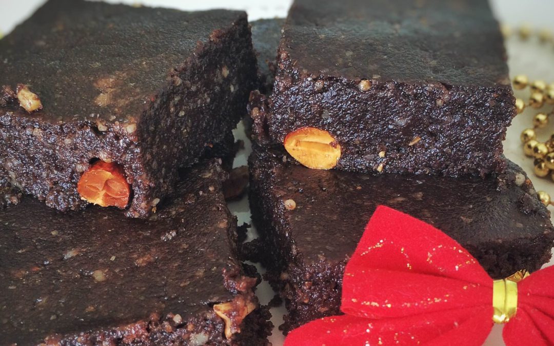 BROWNIE RAW DE NUECES Y ALGARROBA