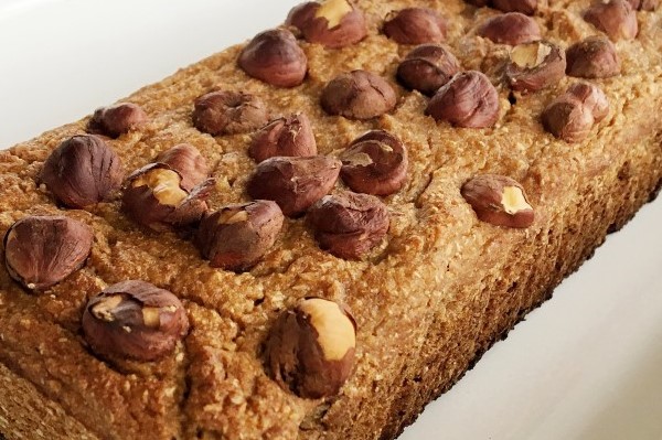 BUDÍN INTEGRAL DE PERAS, BANANA Y AVELLANAS